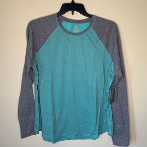 Women’s plus size long sleeve activewear tee